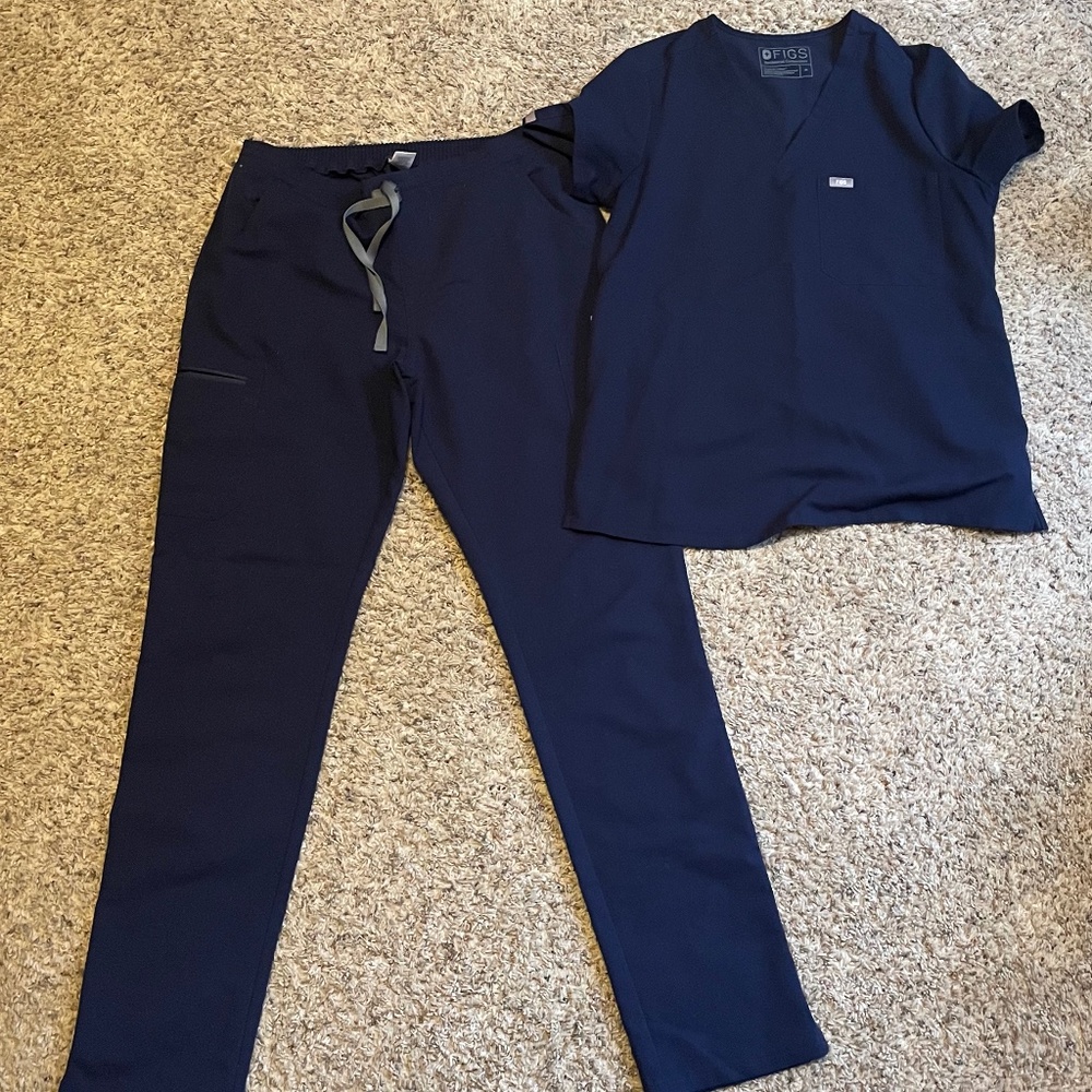 Figs navy scrub set M/MT